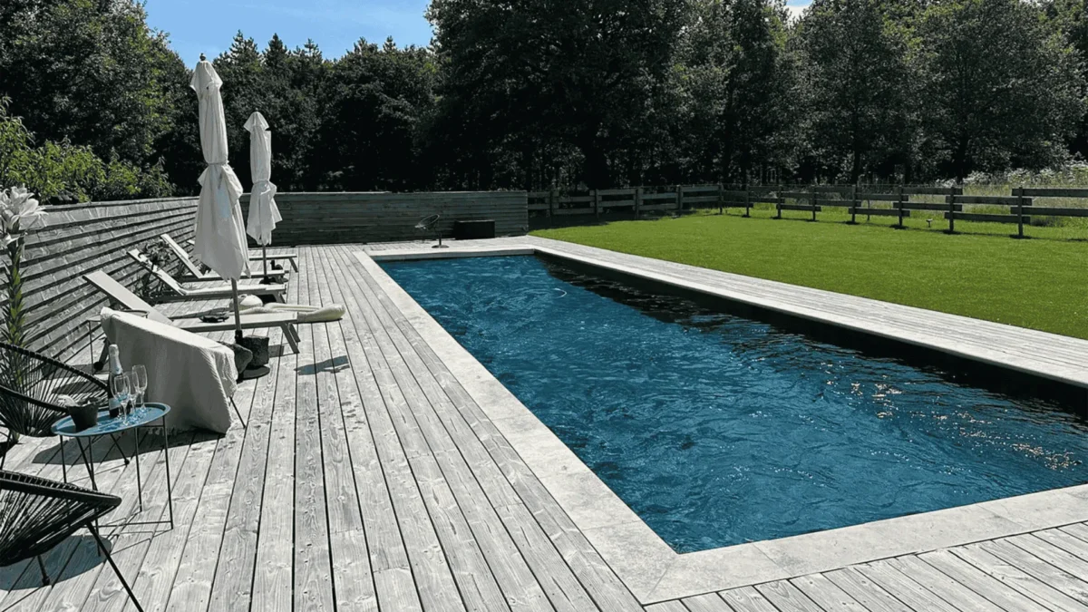 Location Le Mans dans un logement avec piscine.